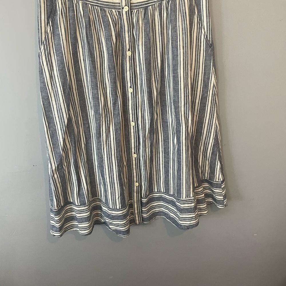 Gray and White Knee-Length A-Line Skirt